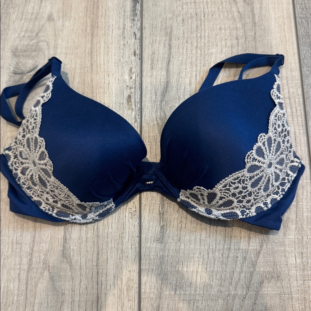 Victorias Secret bra 32D